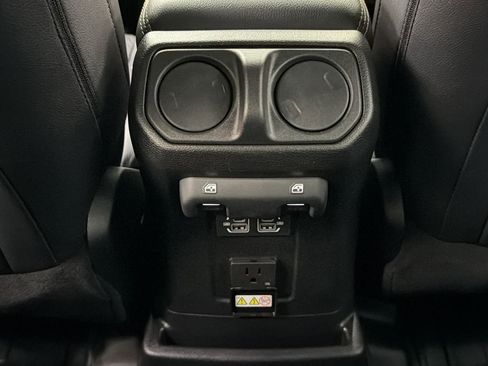 Used 2025 Jeep Wrangler Unlimited Sahara image 34