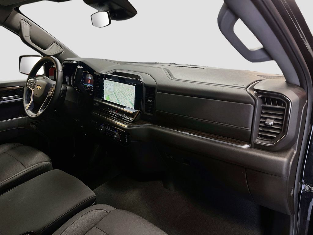 Used 2025 Chevrolet Silverado 1500 LT AWD/4WD image 29