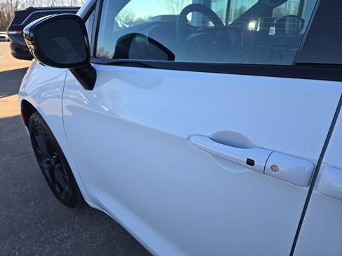 New 2026 Chrysler Pacifica Select w/ S Appearance Package image 26