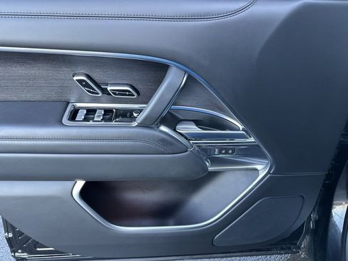 Used 2023 Land Rover Range Rover SE image 24