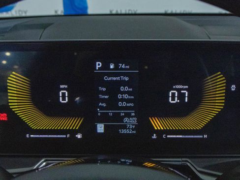 Used 2025 Kia Sorento LX FWD image 14