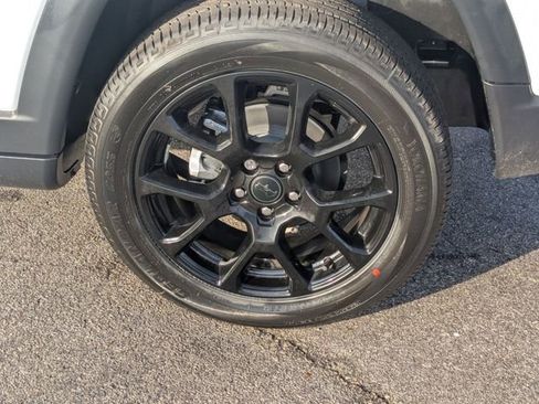 New 2026 Jeep Compass Latitude image 8