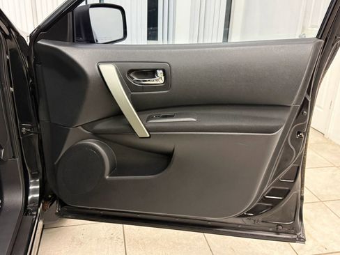 Used 2011 Nissan Rogue SV image 22