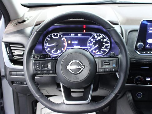 Used 2023 Nissan Rogue SL AWD/4WD image 17
