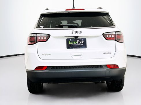 Used 2025 Jeep Compass Latitude image 7