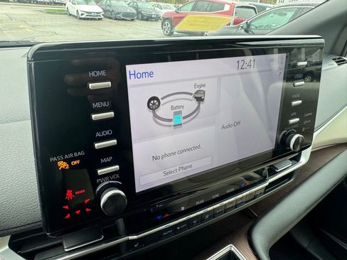 Used 2021 Toyota Sienna XLE AWD/4WD image 25