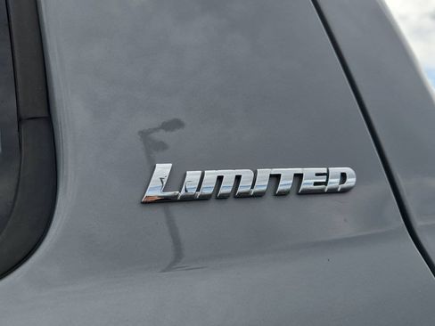 Used 2021 Toyota Tundra Limited w/ Limited Premium Package AWD/4WD image 9