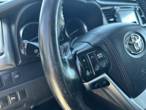 Used 2017 Toyota Highlander Limited image 42
