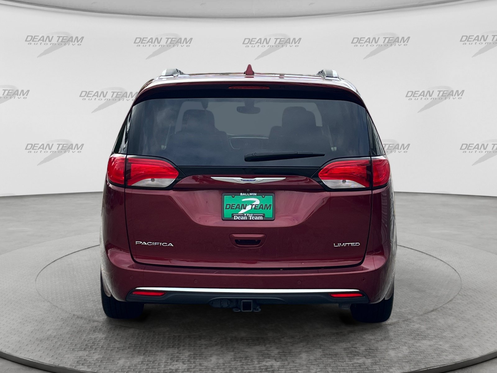 Used 2018 Chrysler Pacifica Limited w/ Tire & Wheel Group FWD image 7