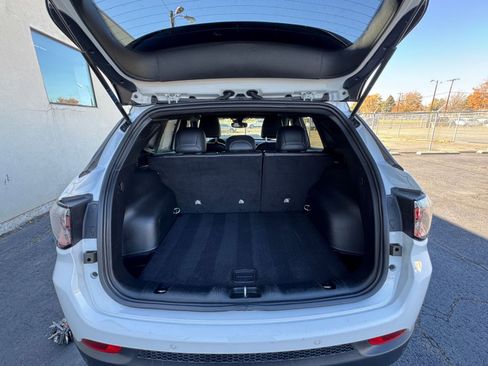 Used 2025 Jeep Compass Trailhawk image 30