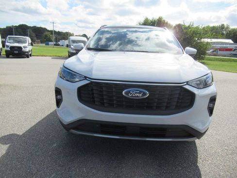 New 2026 Ford Escape SE FWD image 2