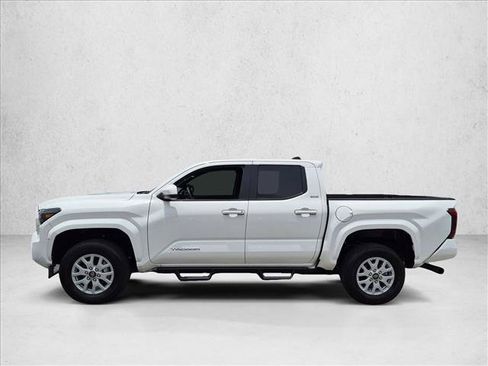Used 2024 Toyota Tacoma SR5 AWD/4WD image 9