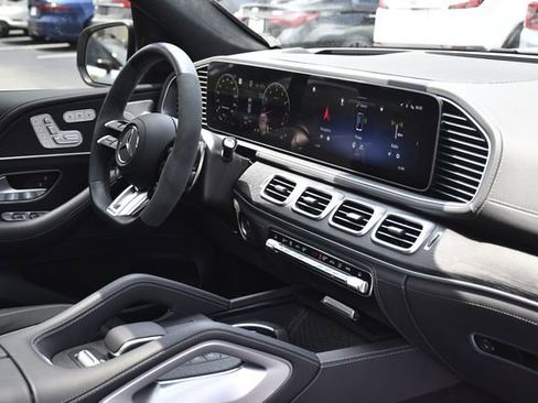Used 2025 Mercedes-Benz GLS 63 AMG 4MATIC image 31