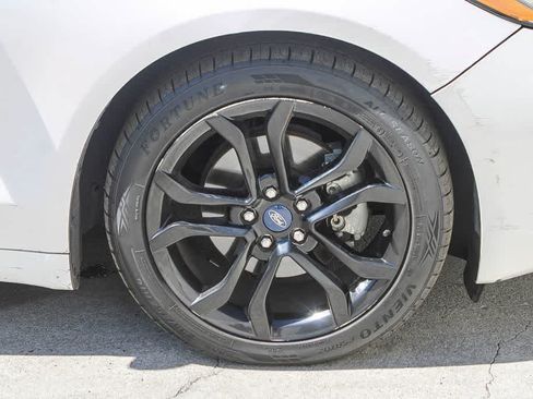 Used 2020 Ford Fusion SE w/ Equipment Group 151A FWD image 9