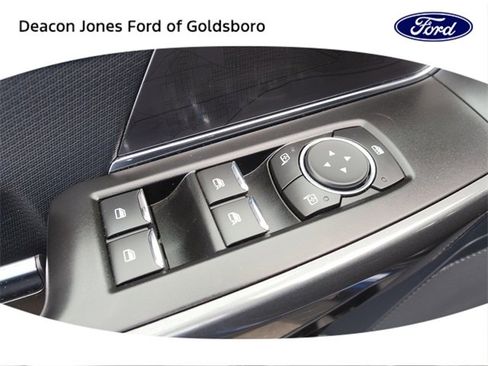 Certified 2022 Ford F150 XLT w/ Equipment Group 302A High image 18