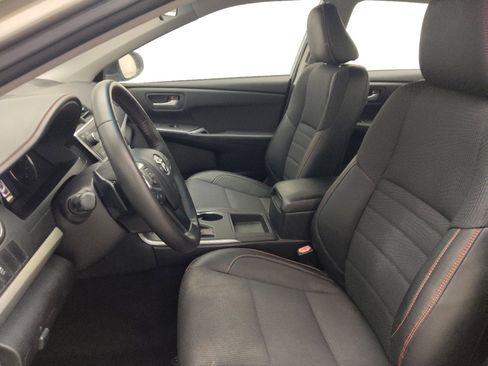 Used 2016 Toyota Camry SE image 17