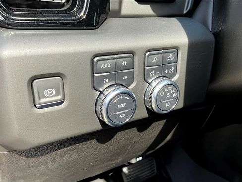 Certified 2025 GMC Sierra 1500 AT4 w/ AT4 Premium Package image 13