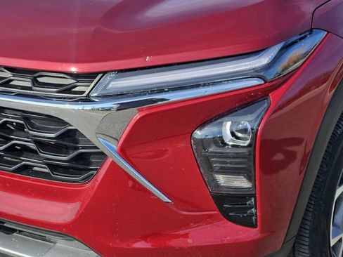 Used 2025 Chevrolet Trax LT image 9