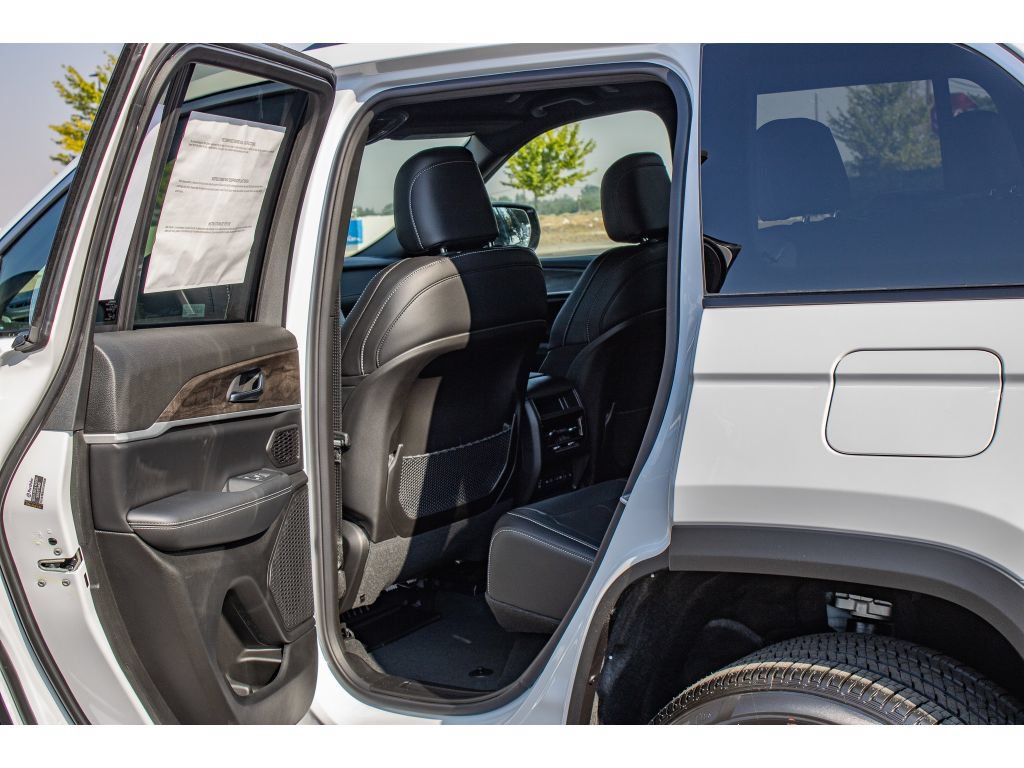 New 2026 Jeep Grand Cherokee Limited AWD/4WD image 14