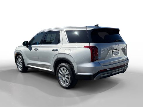 Used 2023 Hyundai Palisade SEL FWD image 3