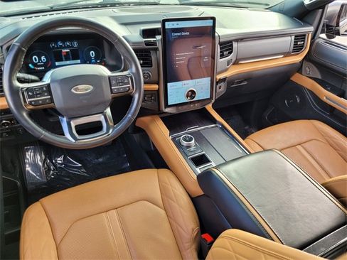 Used 2023 Ford Expedition Platinum image 7