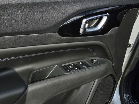 New 2026 Jeep Compass Latitude image 13