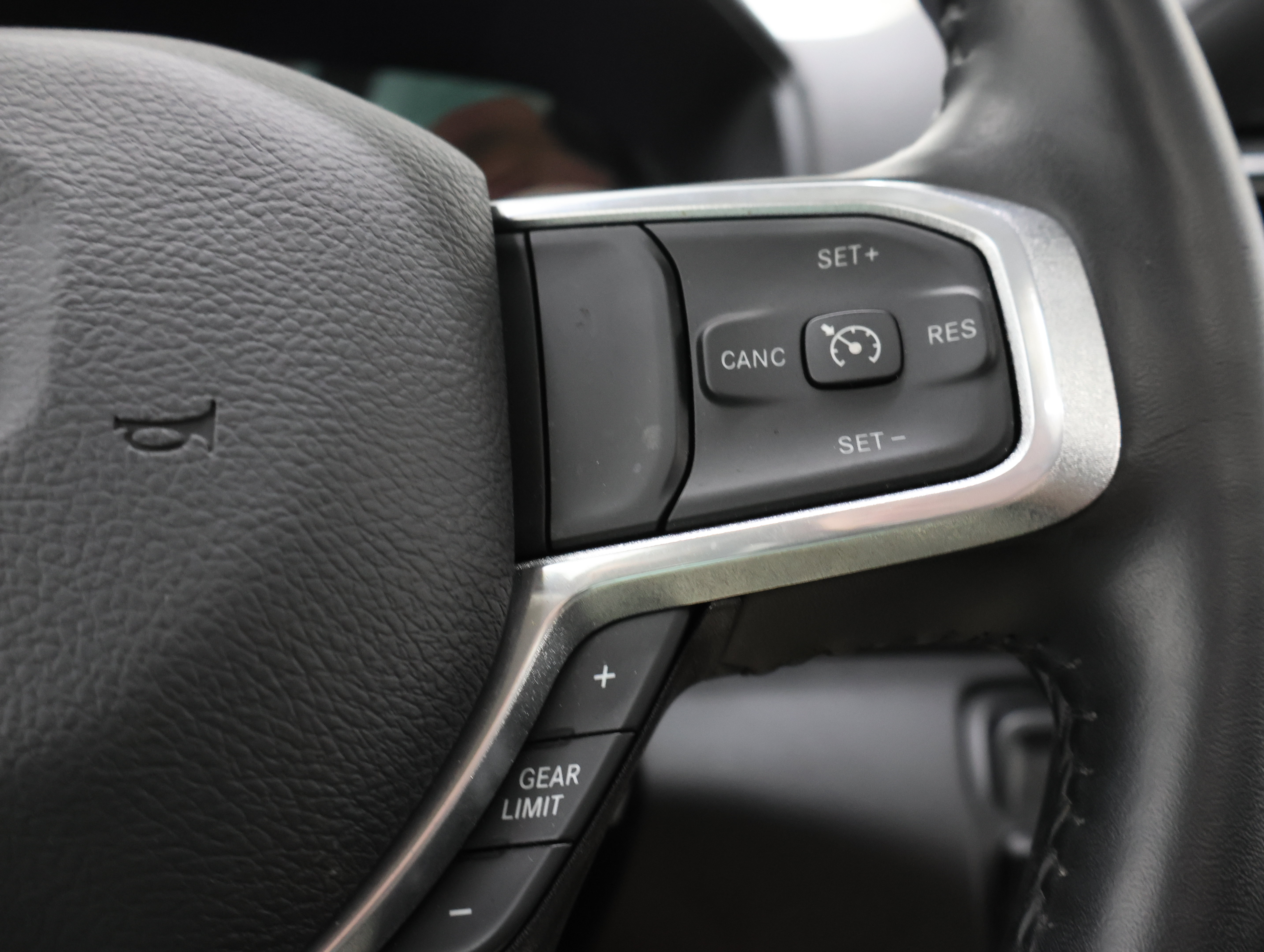 Used 2024 RAM 2500 Laramie AWD/4WD image 15