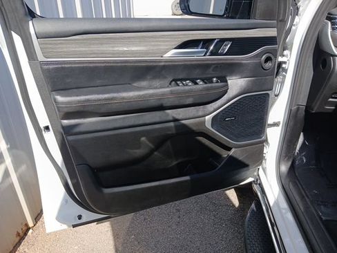 Used 2024 Jeep Wagoneer Series II AWD/4WD image 49