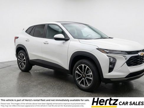 Used 2025 Chevrolet TrailBlazer LT w/ Driver Confidence Package image 1