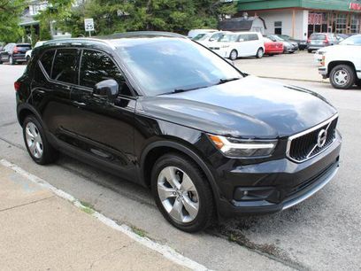 Used 2022 Volvo XC40 T5 Momentum