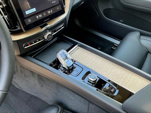 New 2026 Volvo XC60 B5 Ultra w/ Climate Package image 21