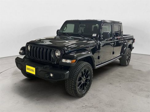 Used 2025 Jeep Gladiator Sport image 1