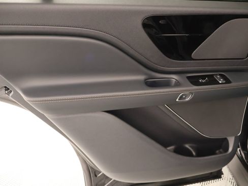 New 2026 Lincoln Aviator AWD image 18
