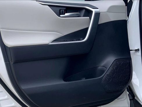 Used 2024 Toyota RAV4 XLE Premium FWD image 22