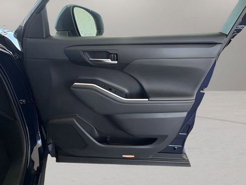 Used 2023 Toyota Highlander XLE image 33