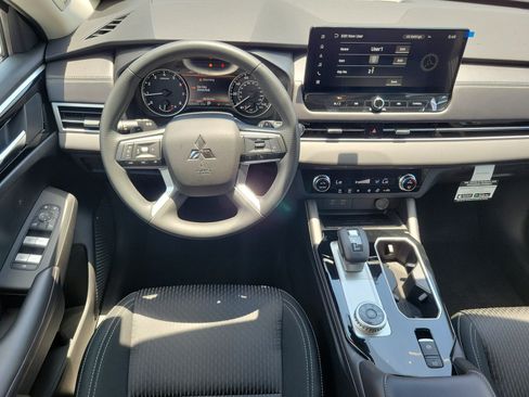 New 2026 Mitsubishi Outlander ES FWD image 15