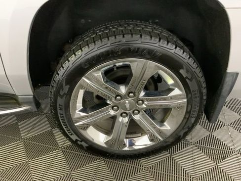 Used 2017 Chevrolet Suburban Premier AWD/4WD image 10