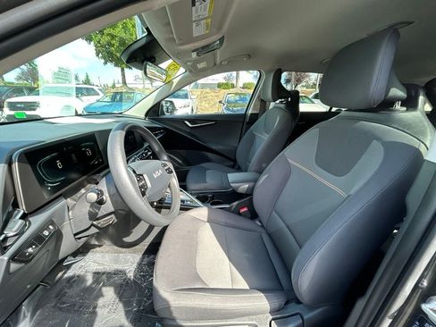 Used 2025 Kia Niro LX FWD image 14