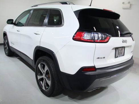 Used 2019 Jeep Cherokee Limited image 16