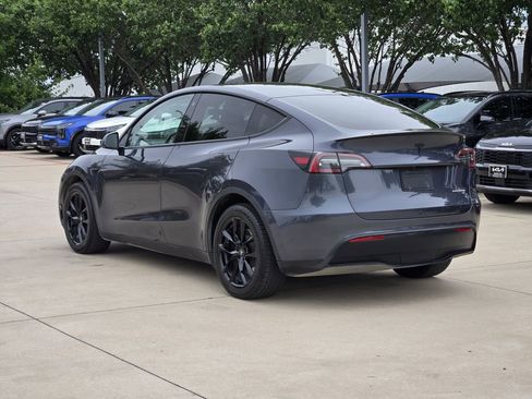 Used 2022 Tesla Model Y Long Range AWD/4WD image 3