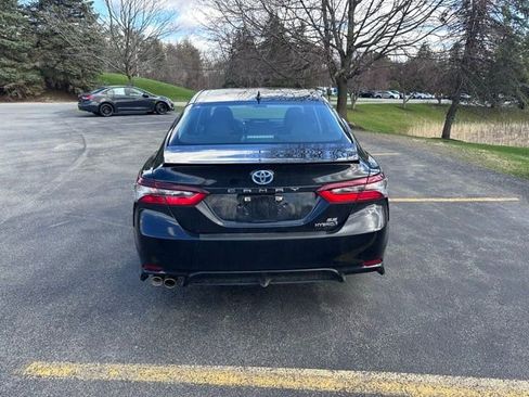 Used 2024 Toyota Camry SE image 4
