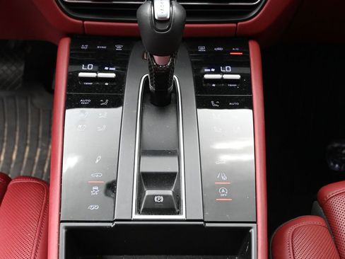 Certified 2024 Porsche Macan GTS image 25