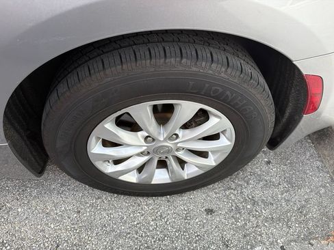 Used 2017 Chrysler Pacifica Touring-L FWD image 8
