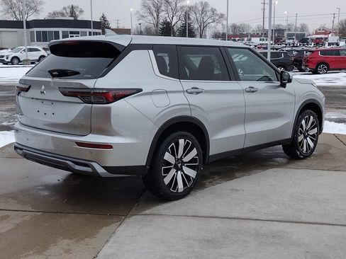 New 2026 Mitsubishi Outlander SE image 15
