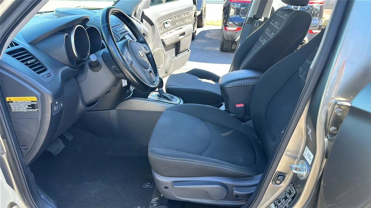 Used 2013 Kia Soul + FWD image 24