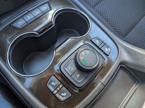 Certified 2022 GMC Acadia AT4 image 23