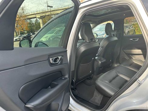Used 2025 Volvo XC60 B5 Core w/ Climate Package image 16