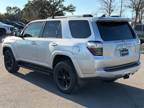 Used 2020 Toyota 4Runner SR5 image 3