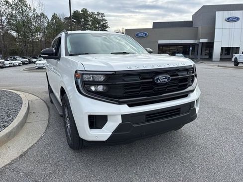 New 2026 Ford Expedition Active image 3
