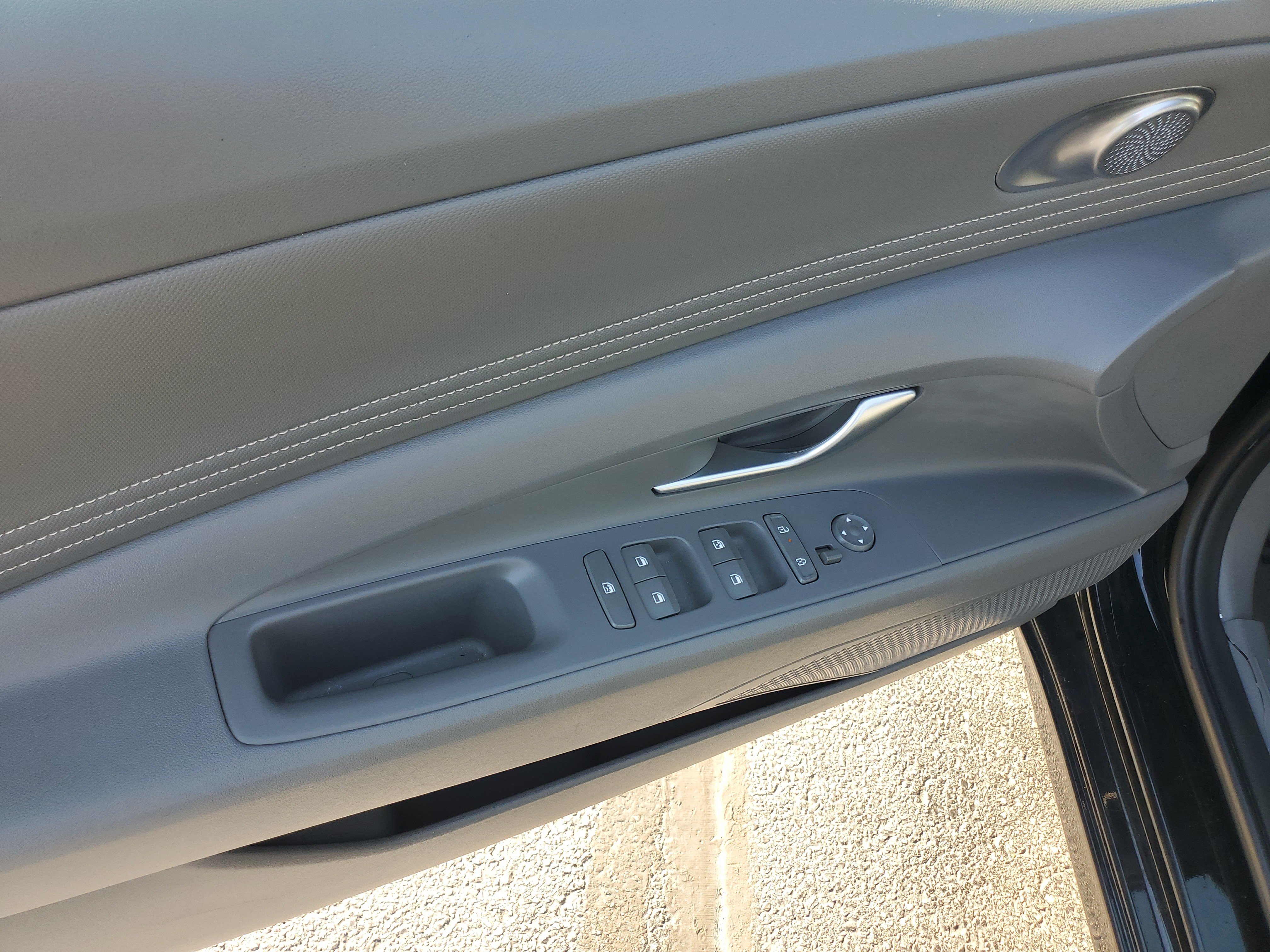 Used 2025 Hyundai Elantra SEL FWD image 23